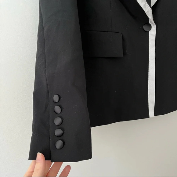 L’Agence black blazer white trim contemporary tuxedo style jacket Size 2 - Picture 3 of 4